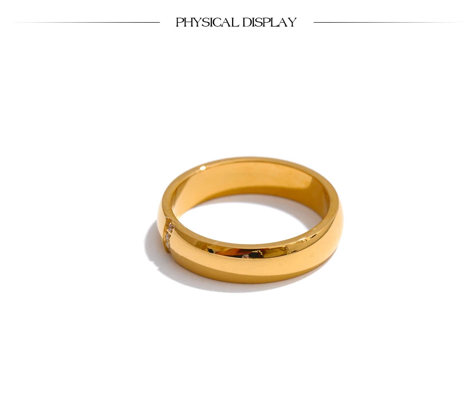 Cubic zirconia geometric ring in 18K gold-plated stainless steel with cubic zirconia.