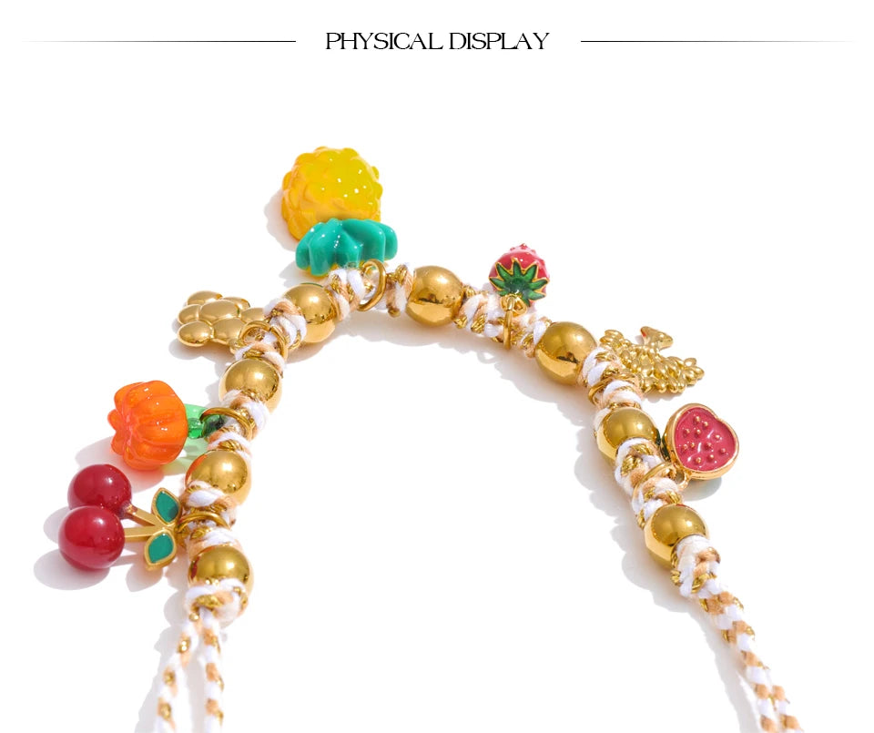 Geometric necklace in gold-plated stainless steel.