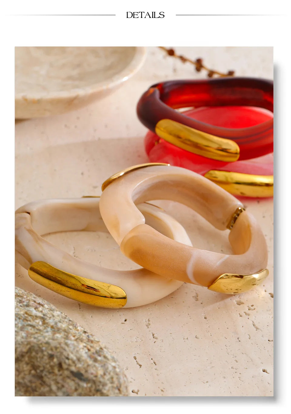 Resin acrylic multi-color bracelet in gold-plated stainless steel with resin and acrylic.