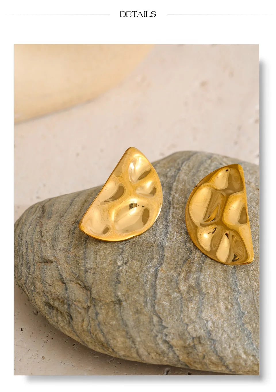 Hammered geometric earrings in gold-plated stainless steel.