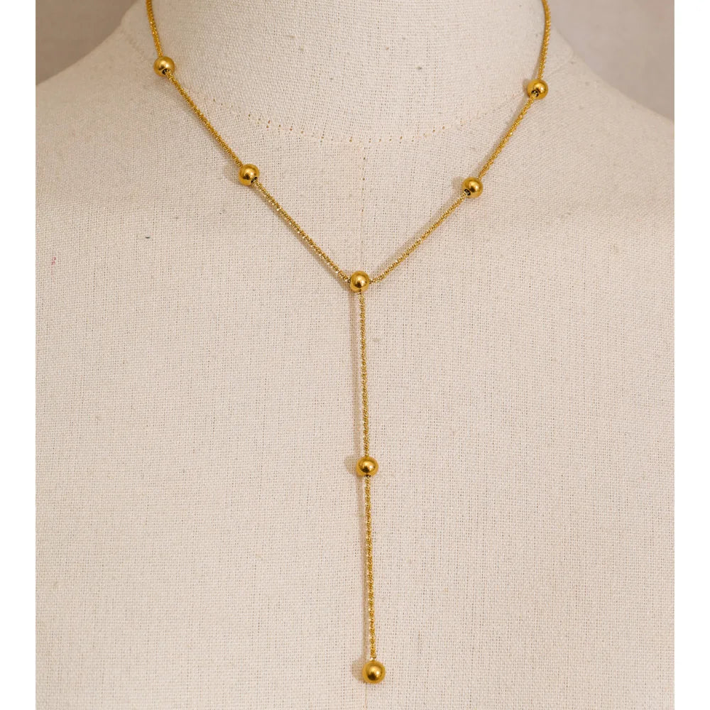 Beaded geometric chain necklace in gold-plated stainless steel.