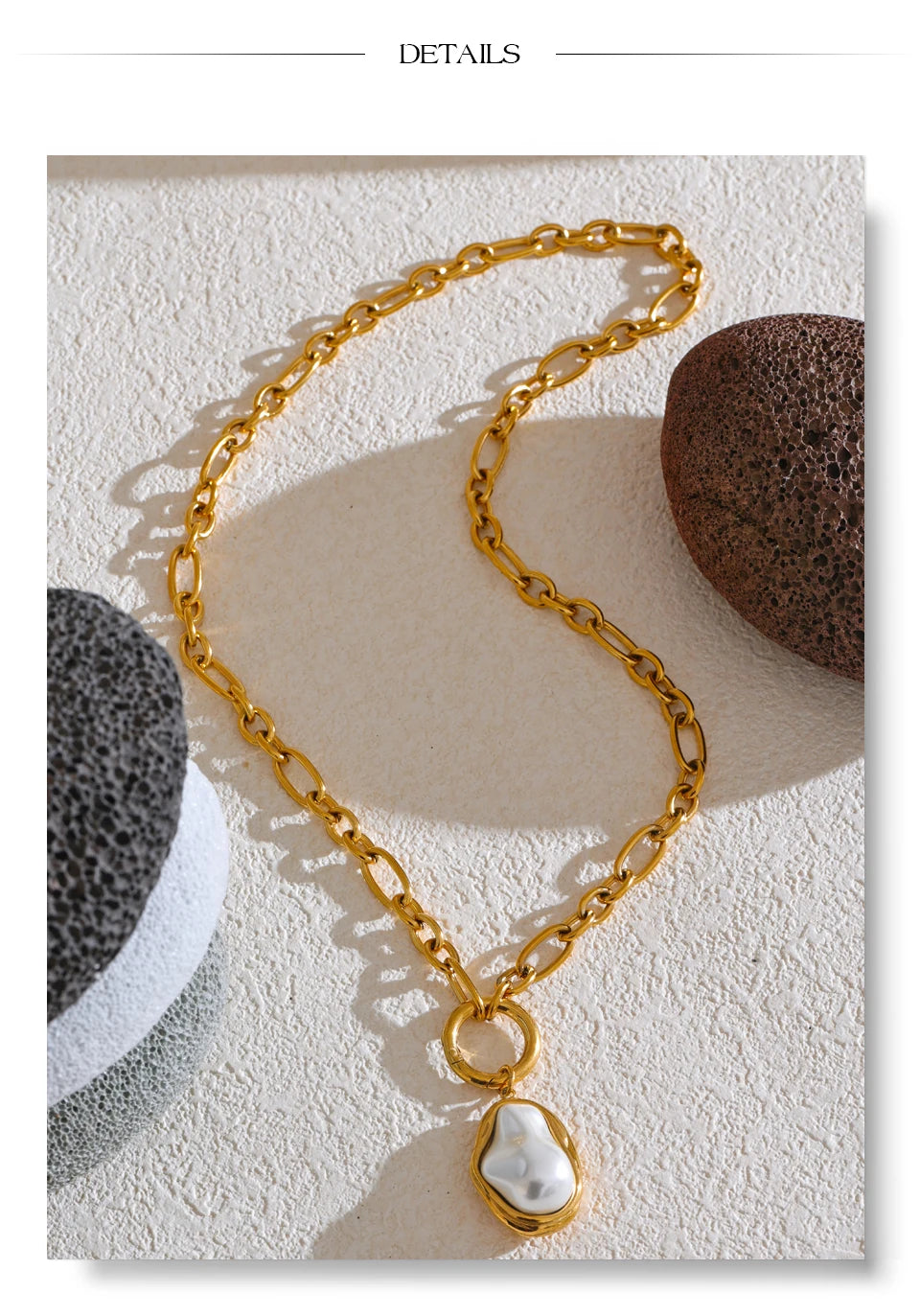 Pearl geometric necklace in gold-plated stainless steel with pearl.