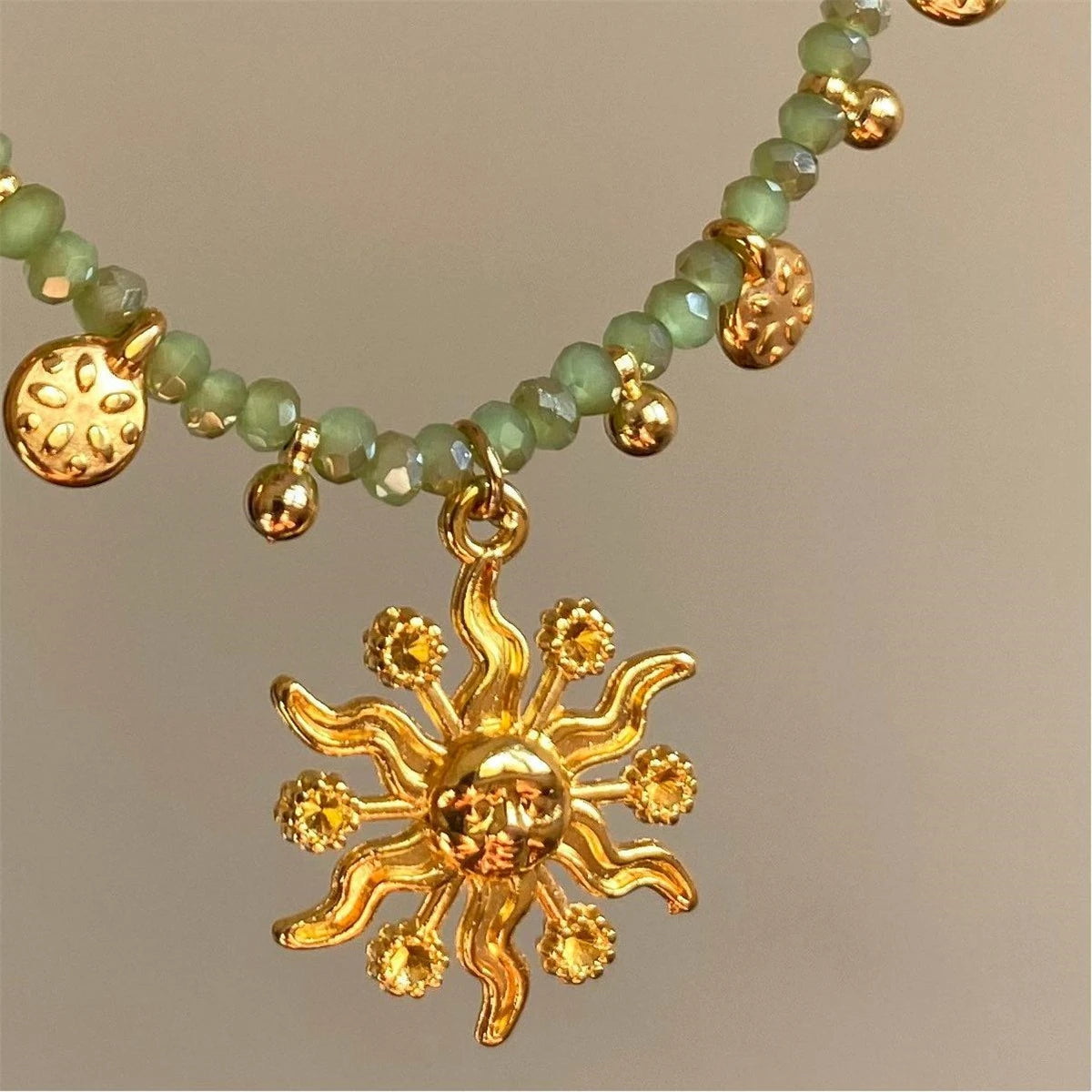 Vintage Sun Natural Stone Necklace Beaded Clavicle Chain Gold Coin Pendant Gold Plated Color Preserving