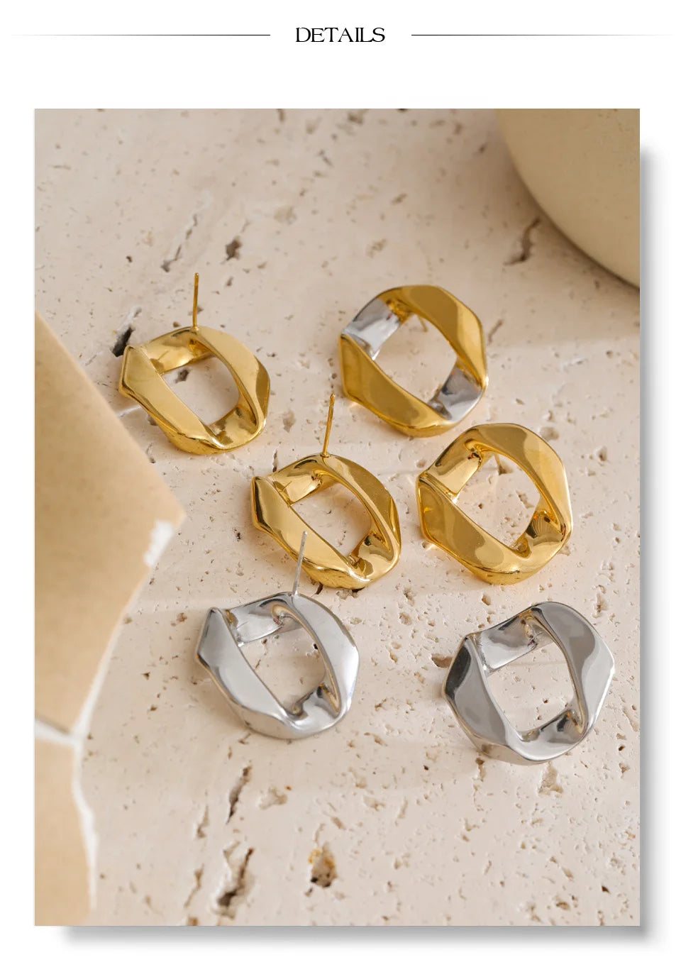Geometric earrings in gold-plated stainless steel.