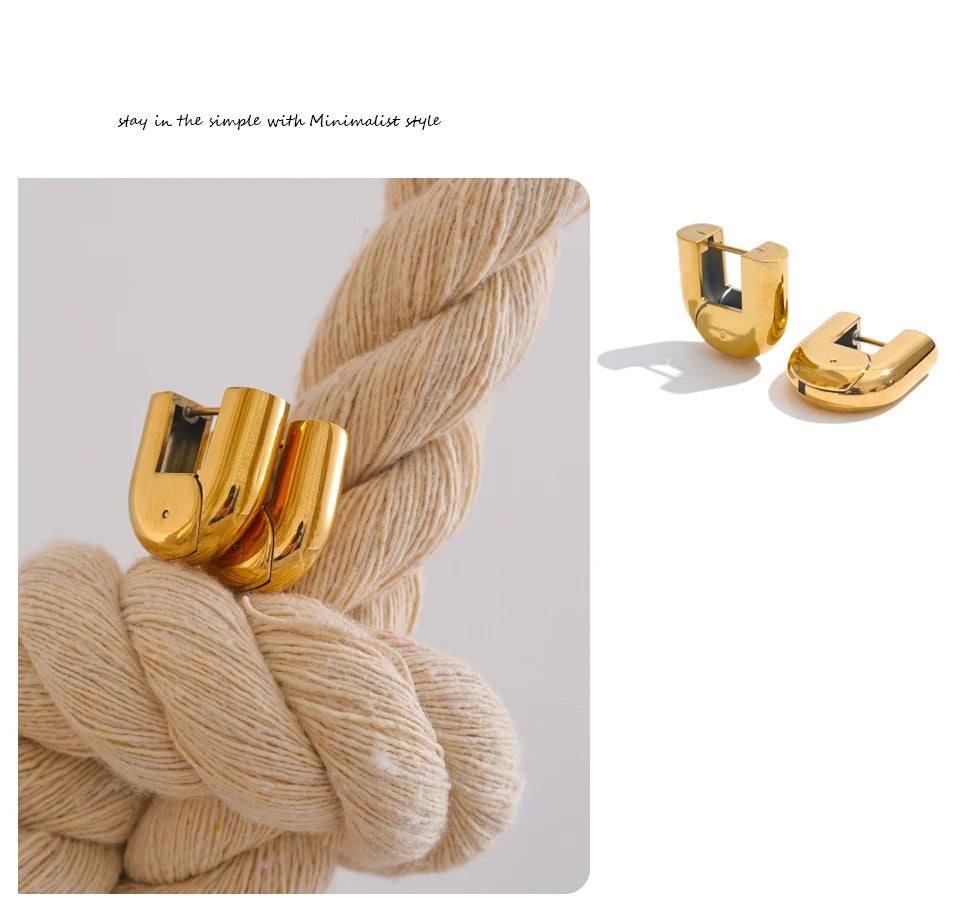 Geometric earrings in gold-plated 316L stainless steel.