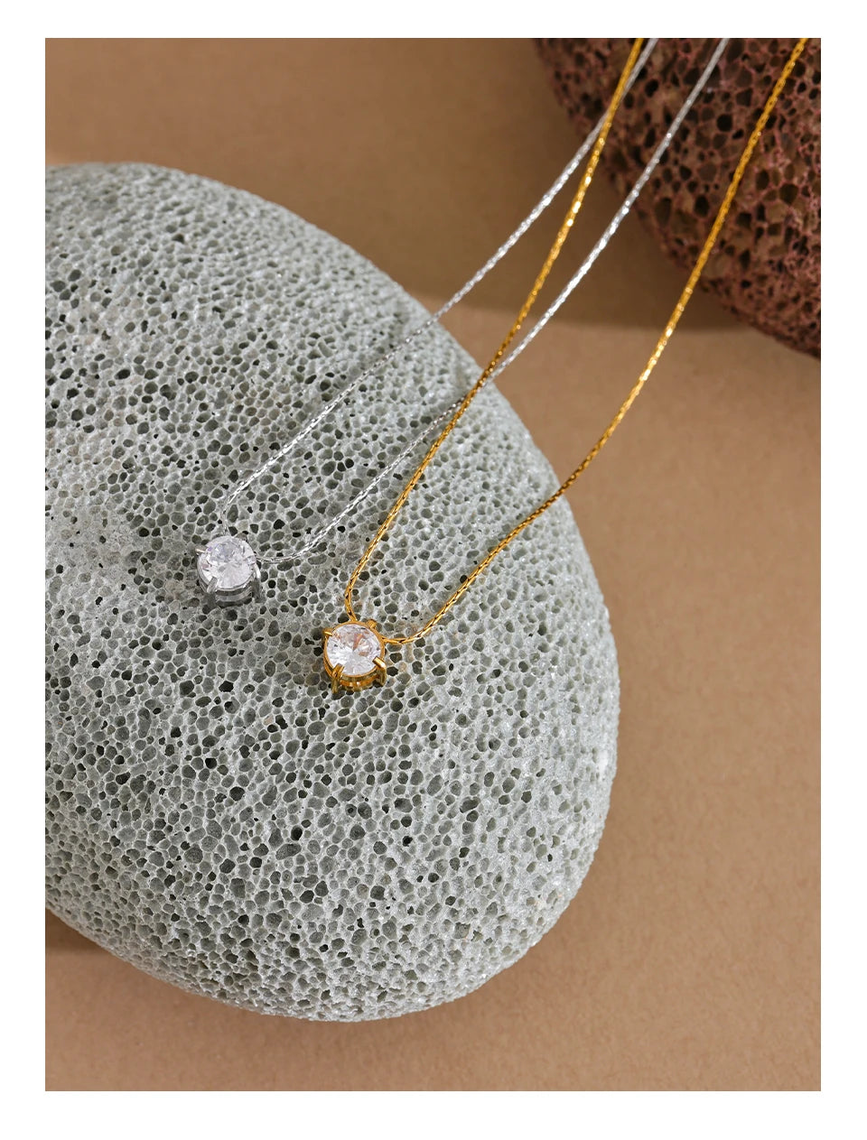Cubic zirconia geometric necklace in gold-plated stainless steel with cubic zirconia.