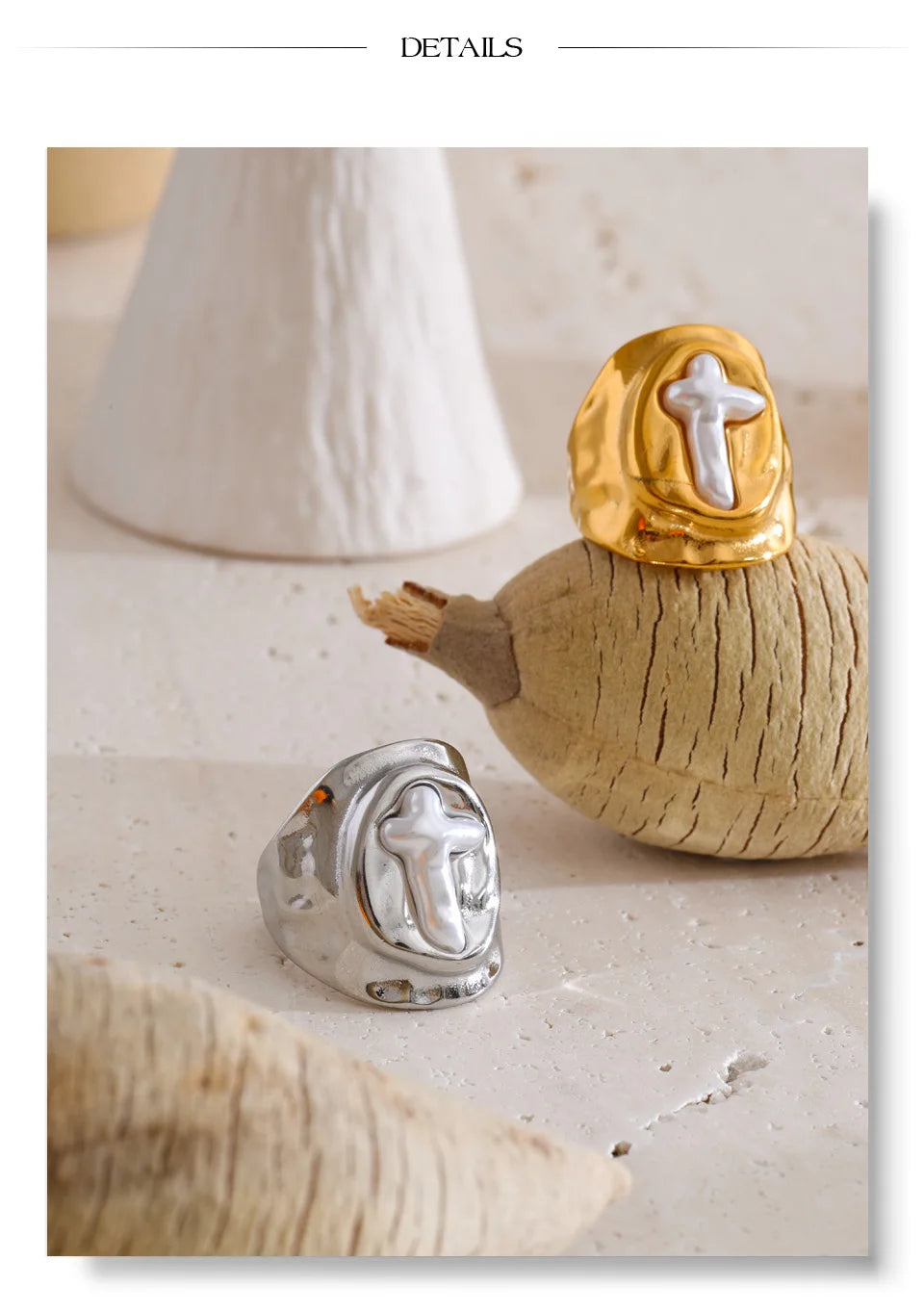 Pearl cross geometric ring in 18K gold-plated stainless steel with pearl.