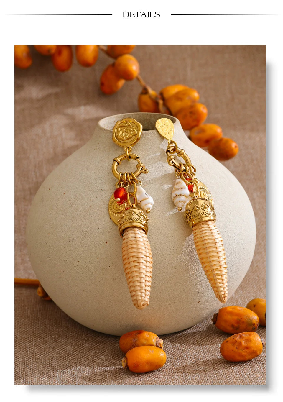 Geometric earrings in gold-plated stainless steel.