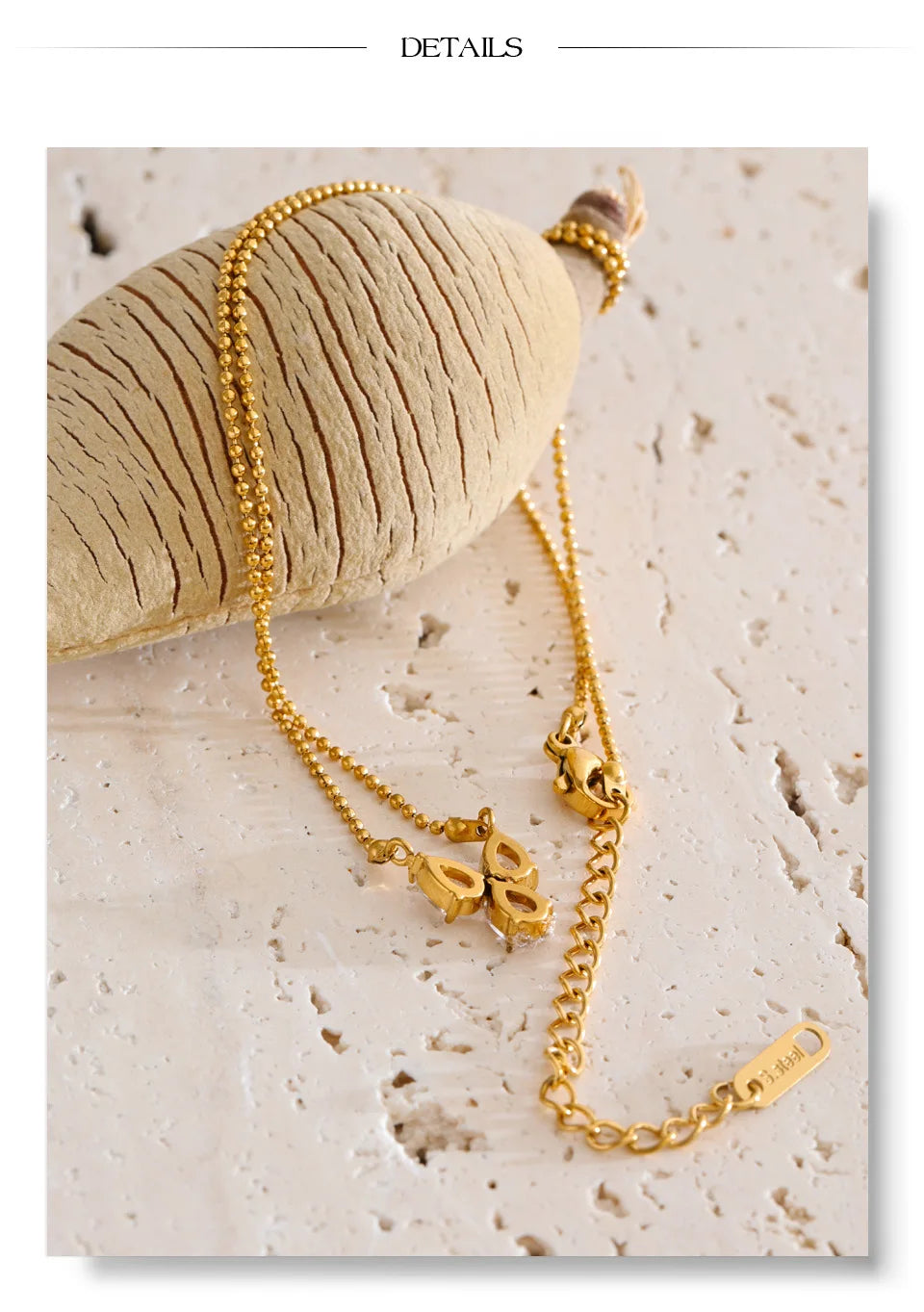 Cubic zirconia geometric necklace in gold-plated stainless steel with cubic zirconia.