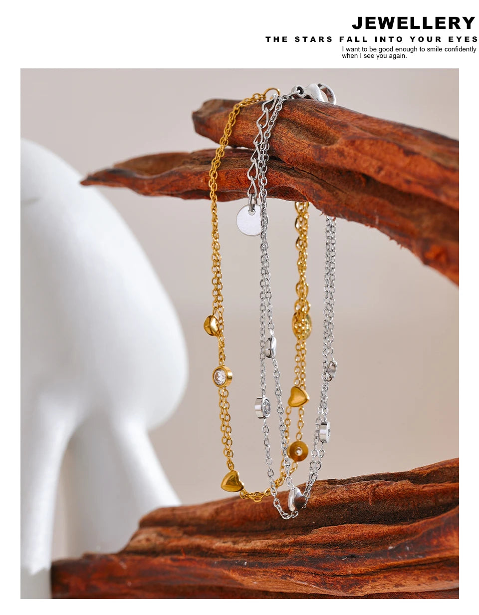 Cubic zirconia heart chain necklace in gold-plated stainless steel with cubic zirconia.