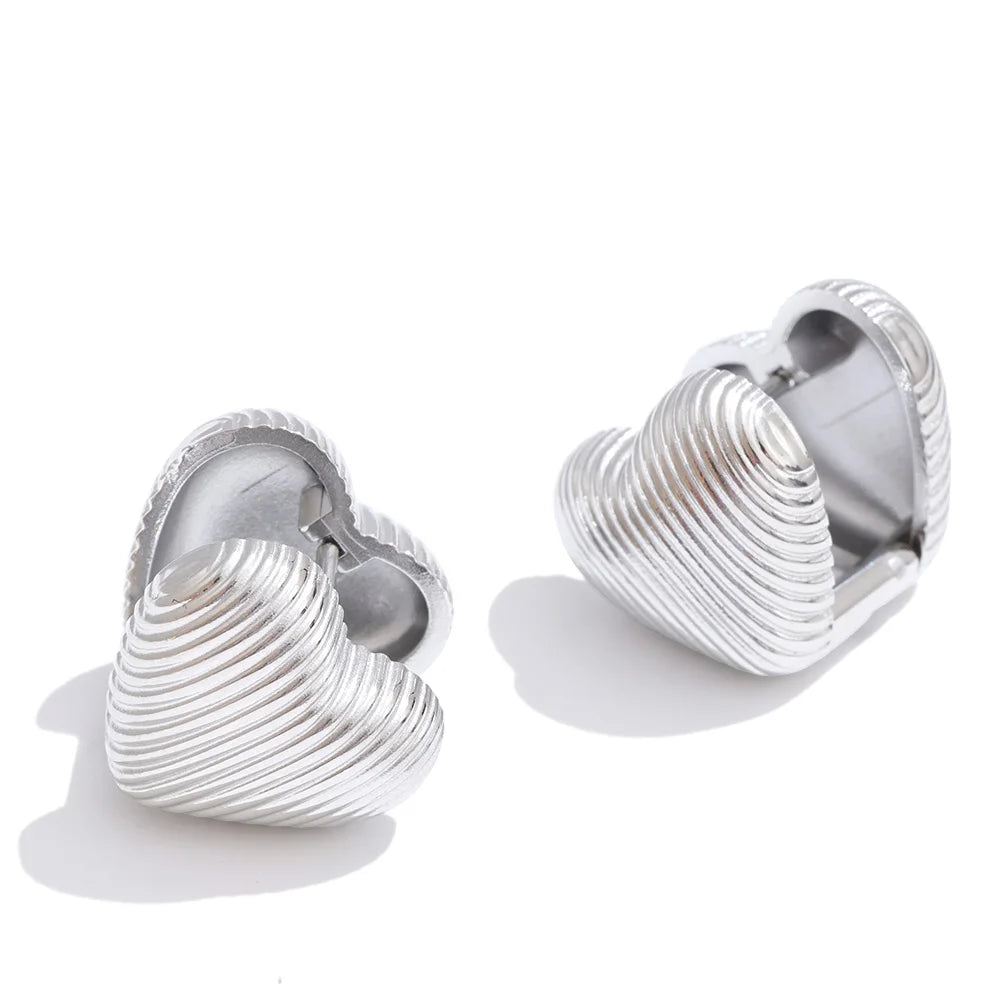 Heart minimalist geometric earrings in gold-plated stainless steel.