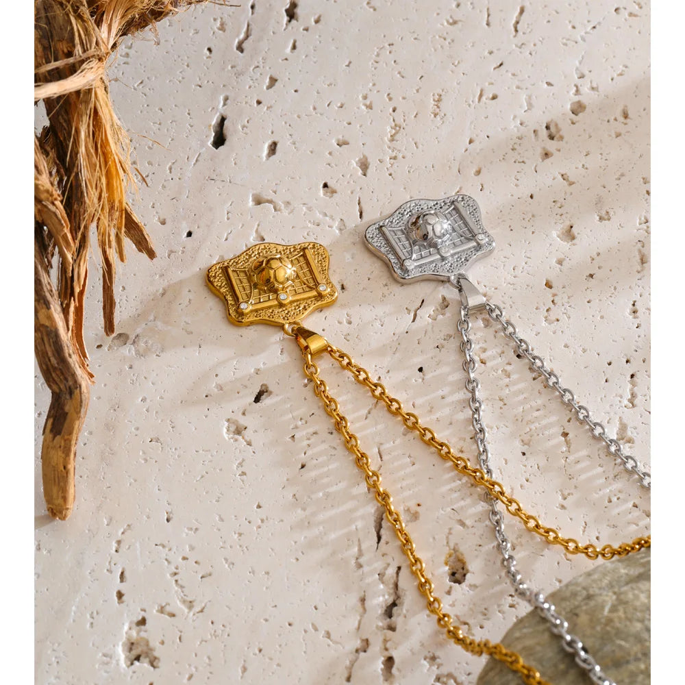 Geometric necklace in gold-plated 316L stainless steel.