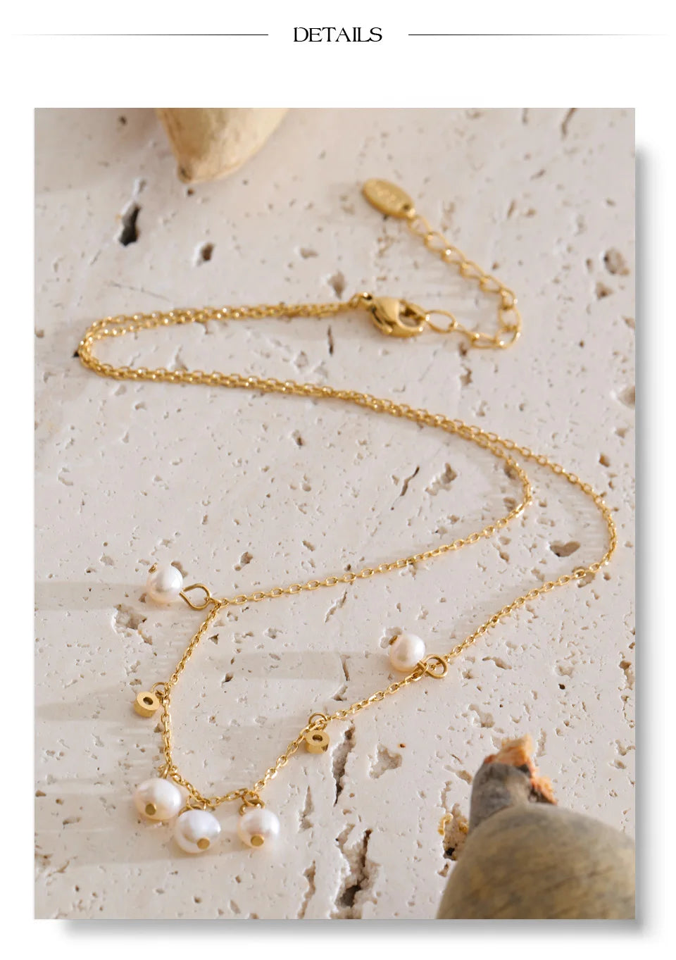 Cubic zirconia freshwater pearl geometric necklace in gold-plated stainless steel with freshwater pearl and cubic zirconia.
