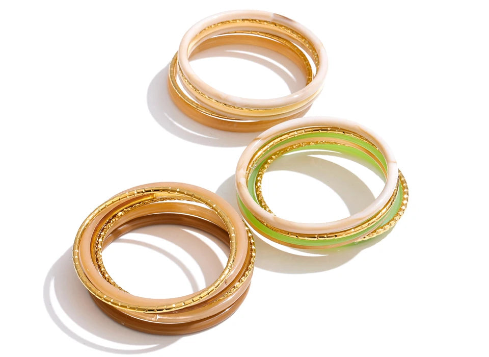 Resin multi-color geometric bracelet in gold-plated stainless steel with resin.
