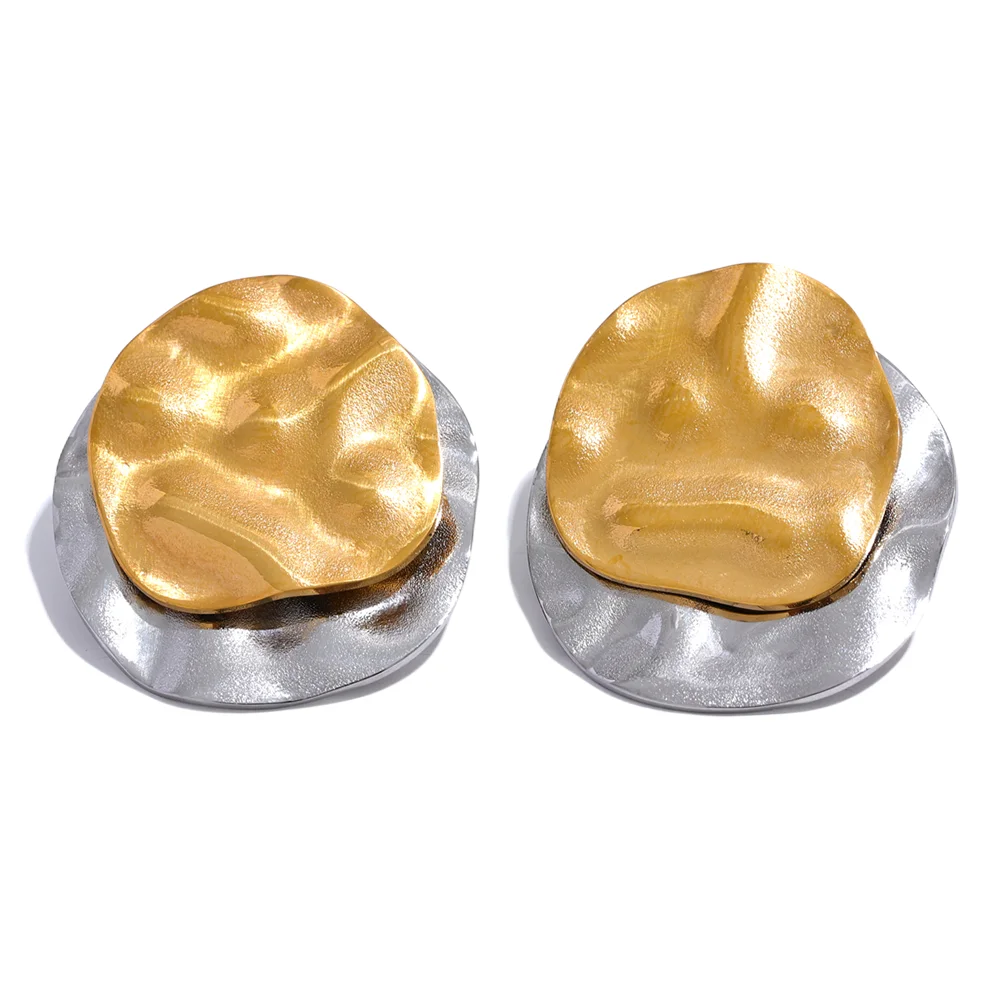 Geometric earrings in gold-plated stainless steel.