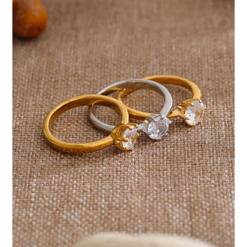 Cubic zirconia geometric ring in 18K gold-plated stainless steel with cubic zirconia.