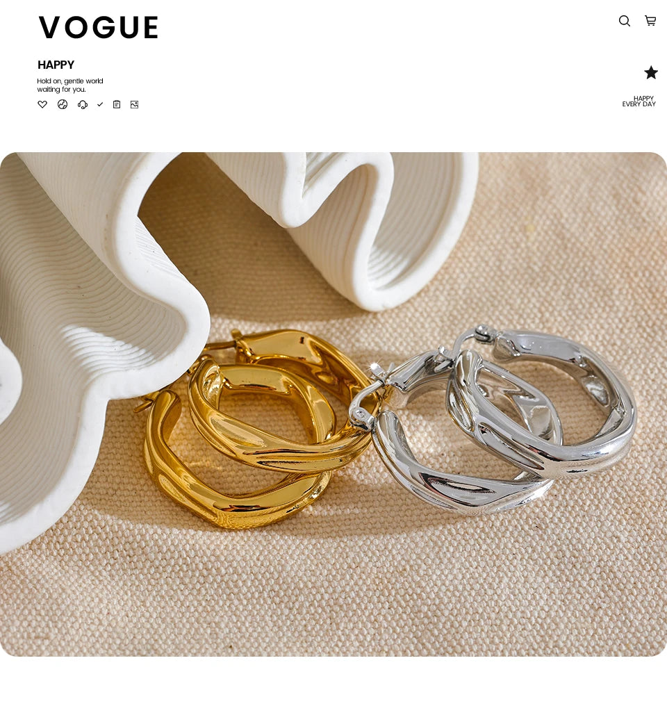 Geometric earrings in gold-plated 316L stainless steel.