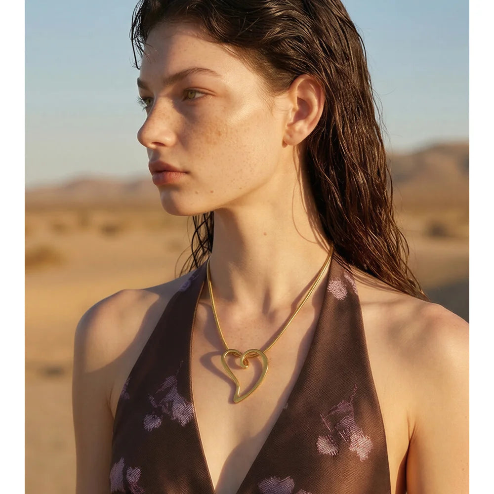 Heart necklace in gold-plated stainless steel.