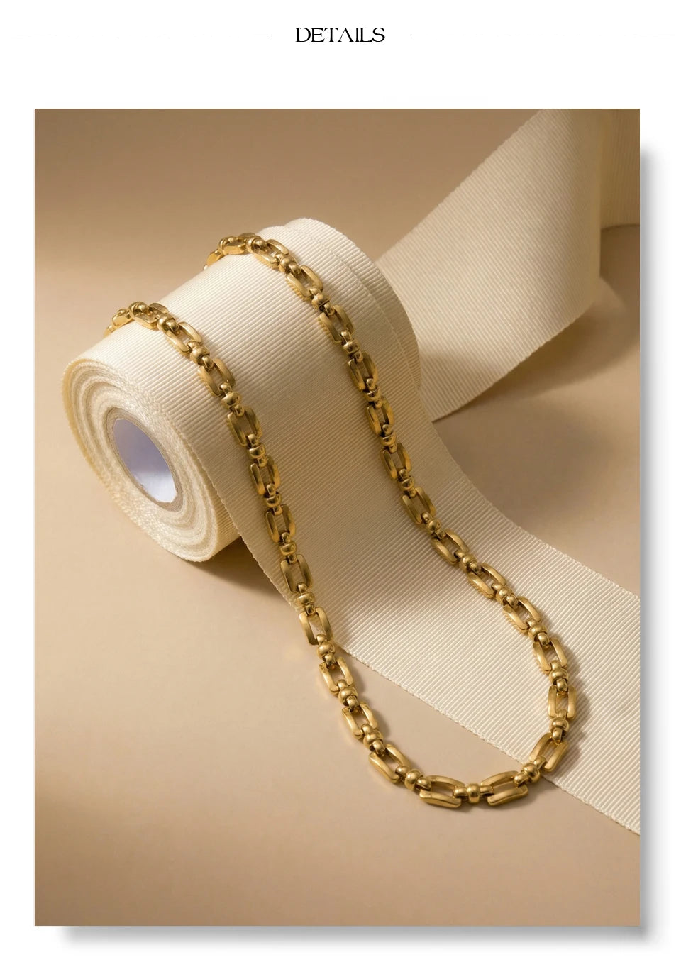 Geometric chain necklace in gold-plated stainless steel.
