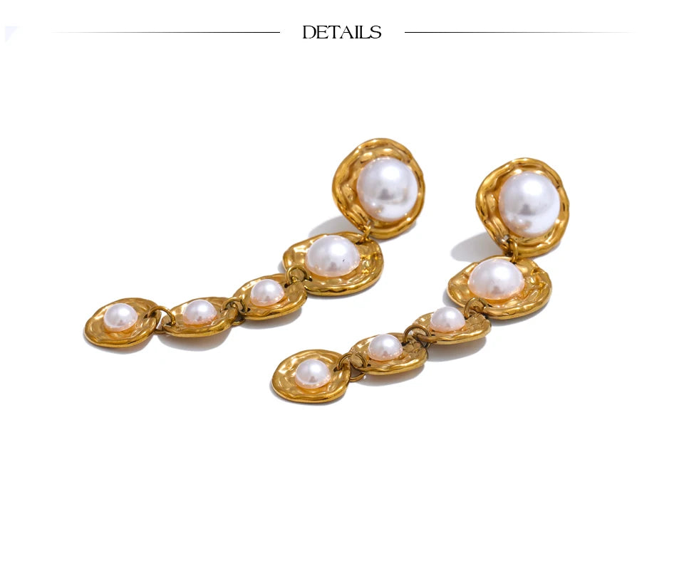 Pearl geometric earrings in gold-plated stainless steel with pearl.