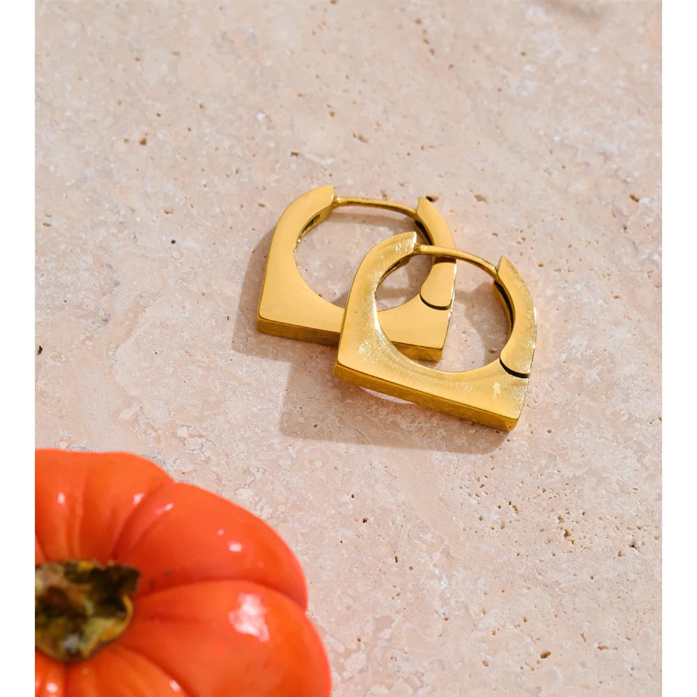 Geometric earrings in gold-plated stainless steel.