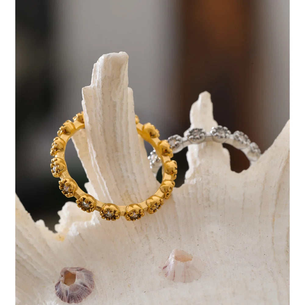 Cubic zirconia flower geometric ring in 18K gold-plated stainless steel with cubic zirconia.