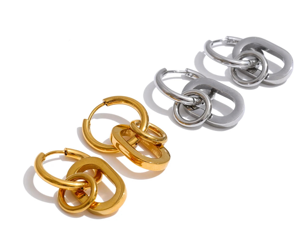 Geometric earrings in gold-plated stainless steel.