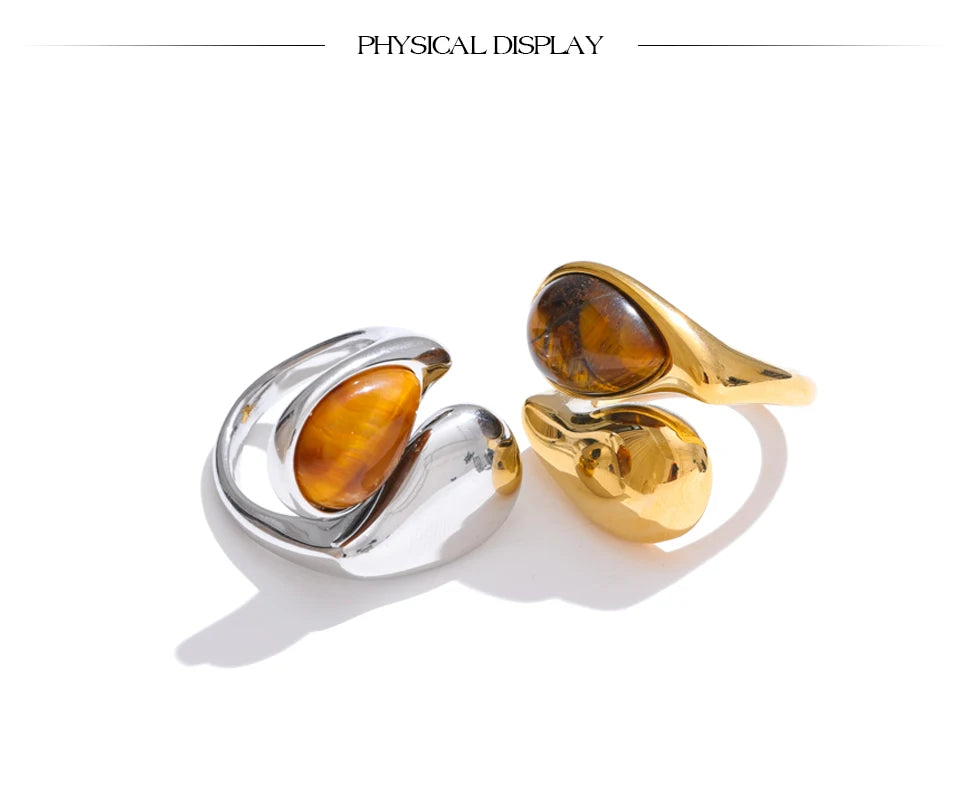 Natural stone geometric ring in gold-plated 316L stainless steel with natural stone.