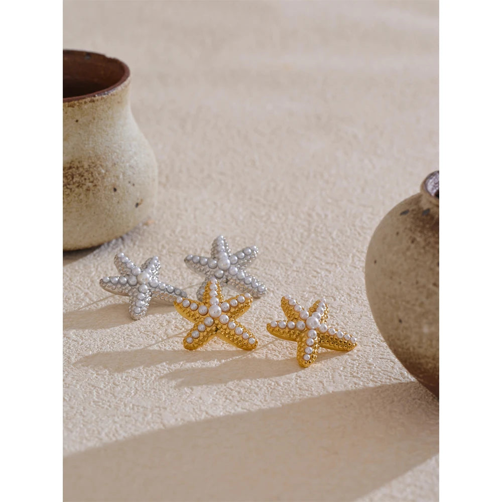 Pearl star earrings in gold-plated stainless steel with pearl.