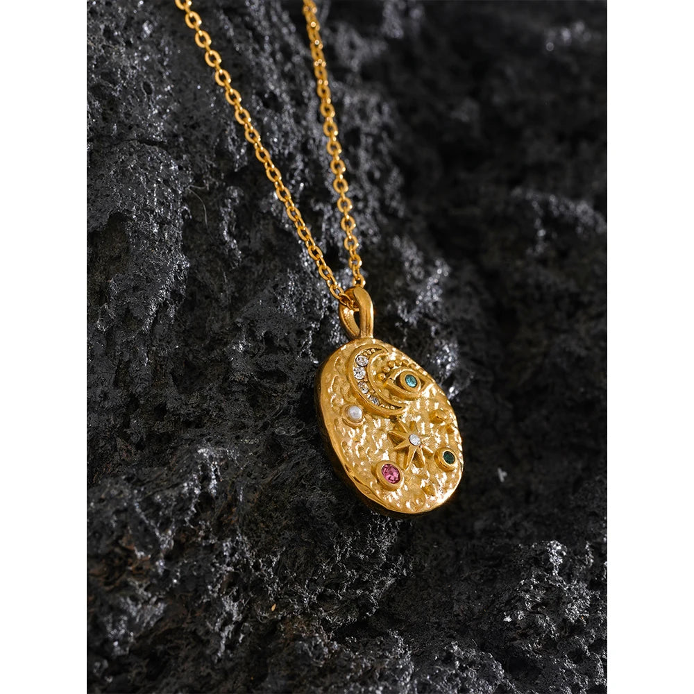Cubic zirconia star moon necklace in gold-plated stainless steel with cubic zirconia.