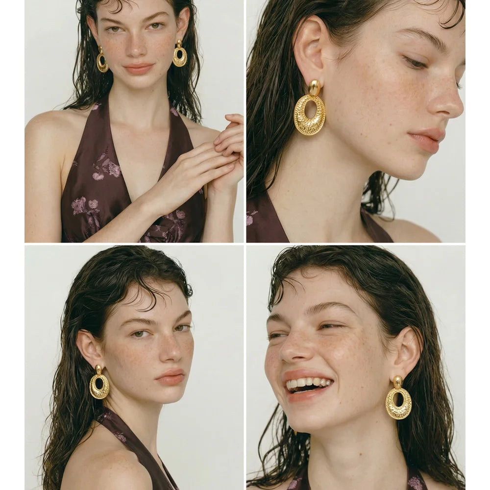 Geometric earrings in gold-plated stainless steel.
