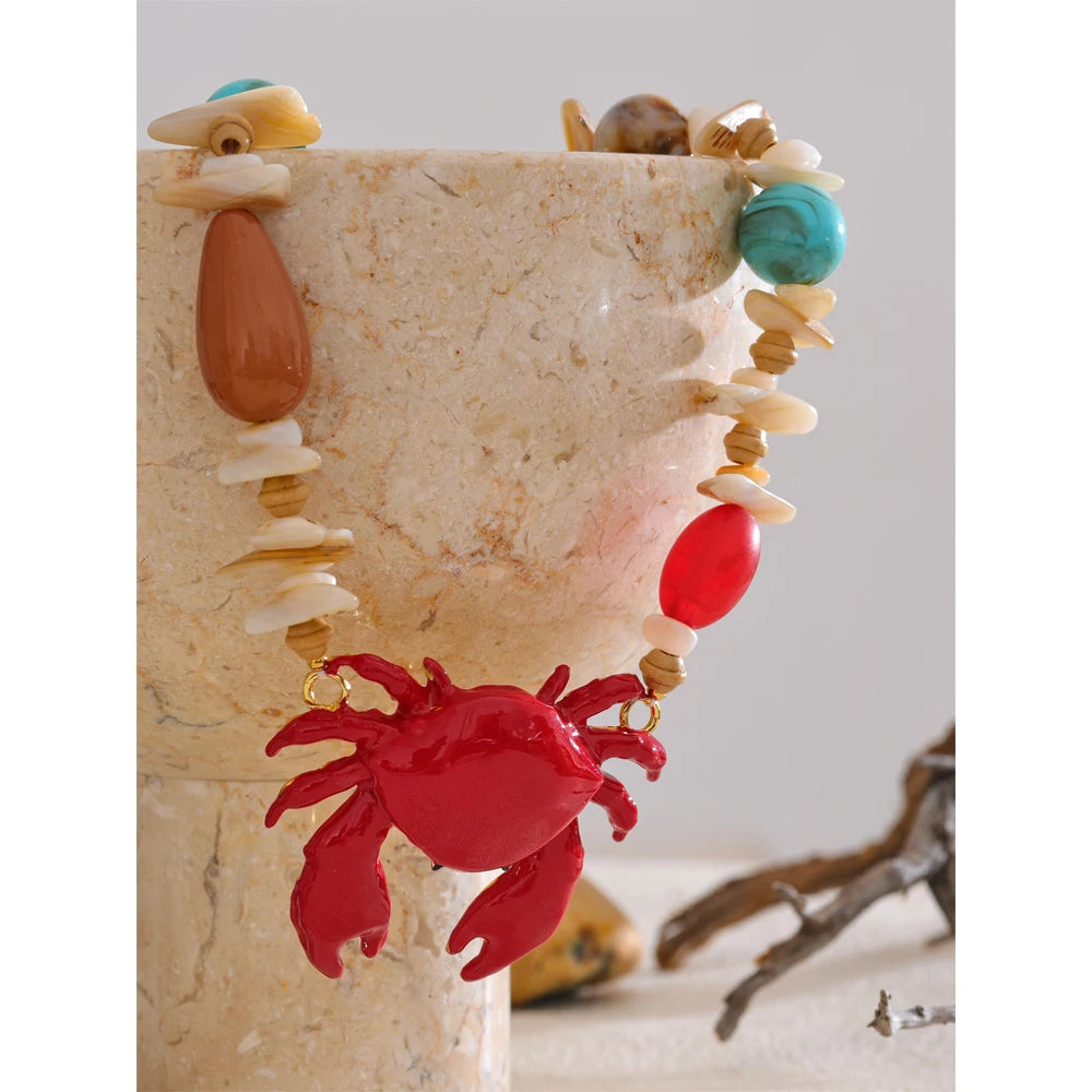 Red shell resin necklace in gold-plated stainless steel with natural stone and shell.