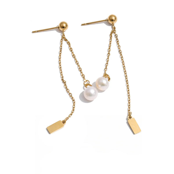 Gold-plated stainless steel earrings with freshwater pearls.