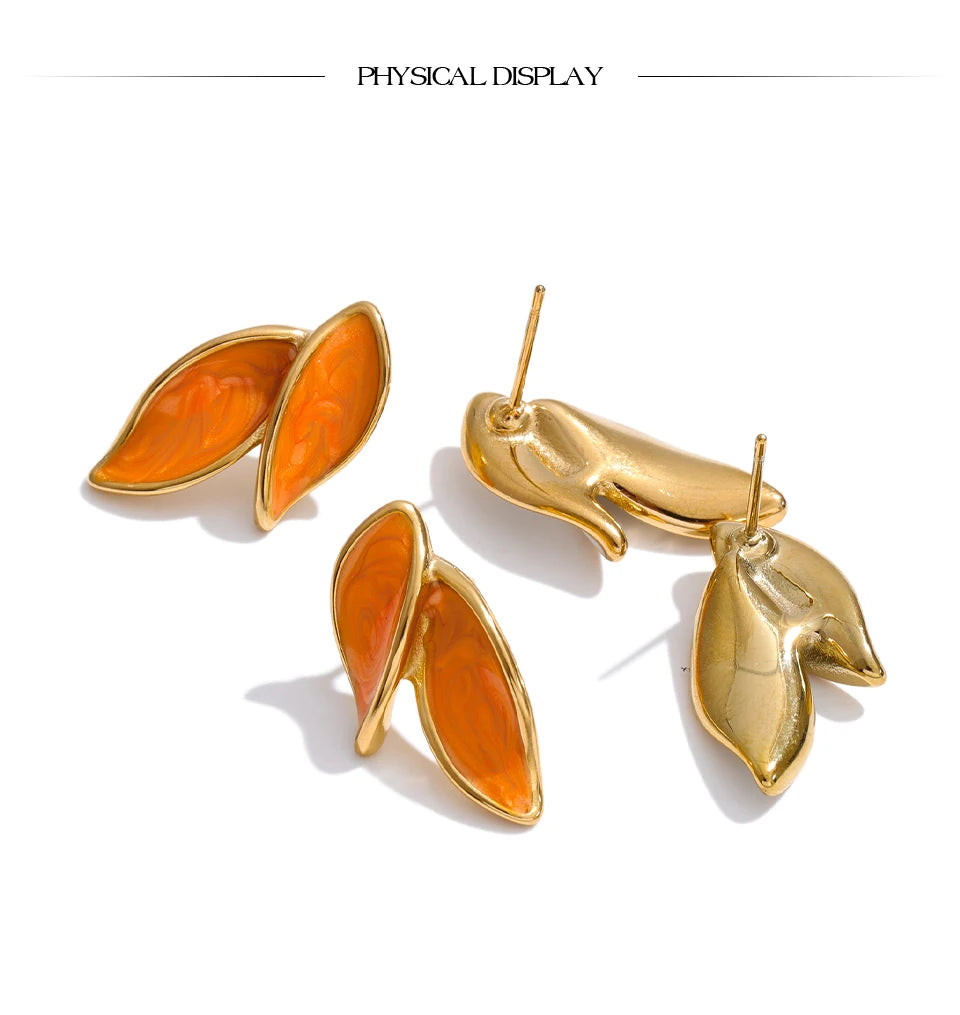White enamel earrings in gold-plated stainless steel with enamel.