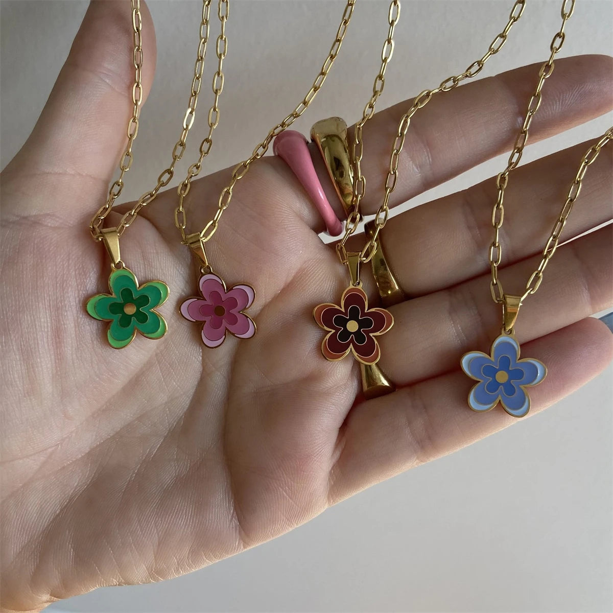 Versatile and fashionable multi-layer oil dripping flower pendant necklace charming women's jewelry