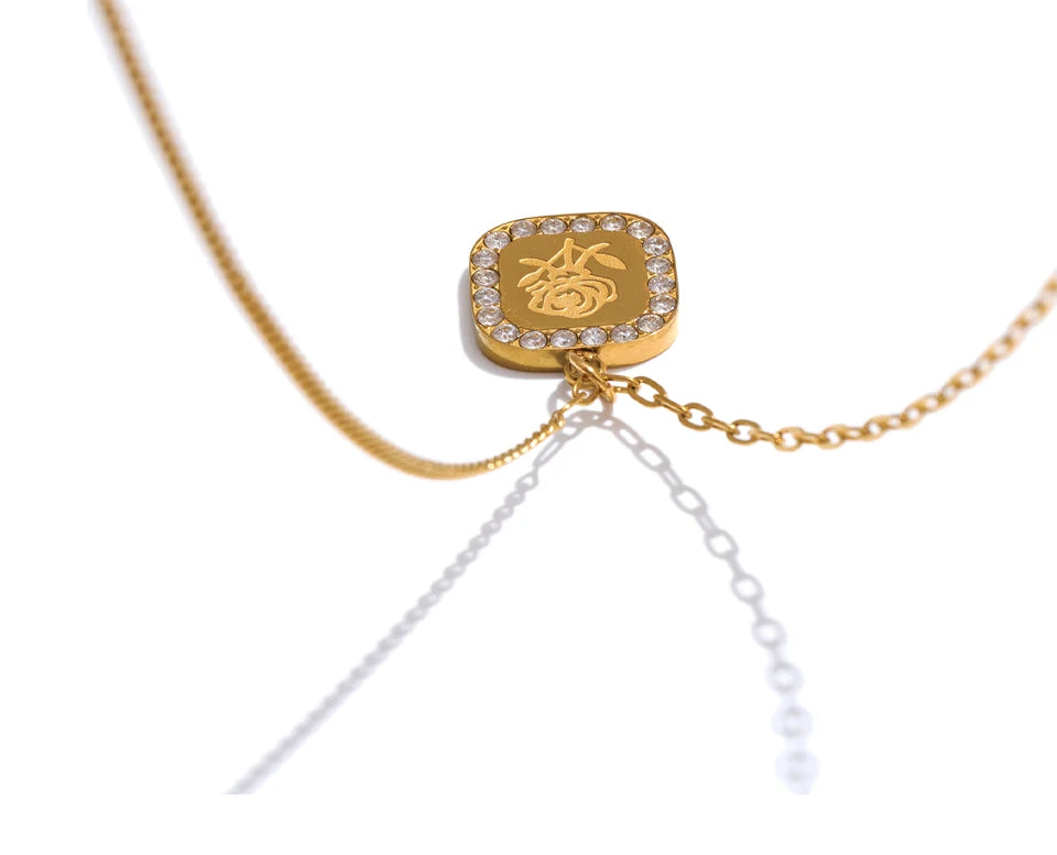 Cubic zirconia flower geometric necklace in gold-plated stainless steel with cubic zirconia.