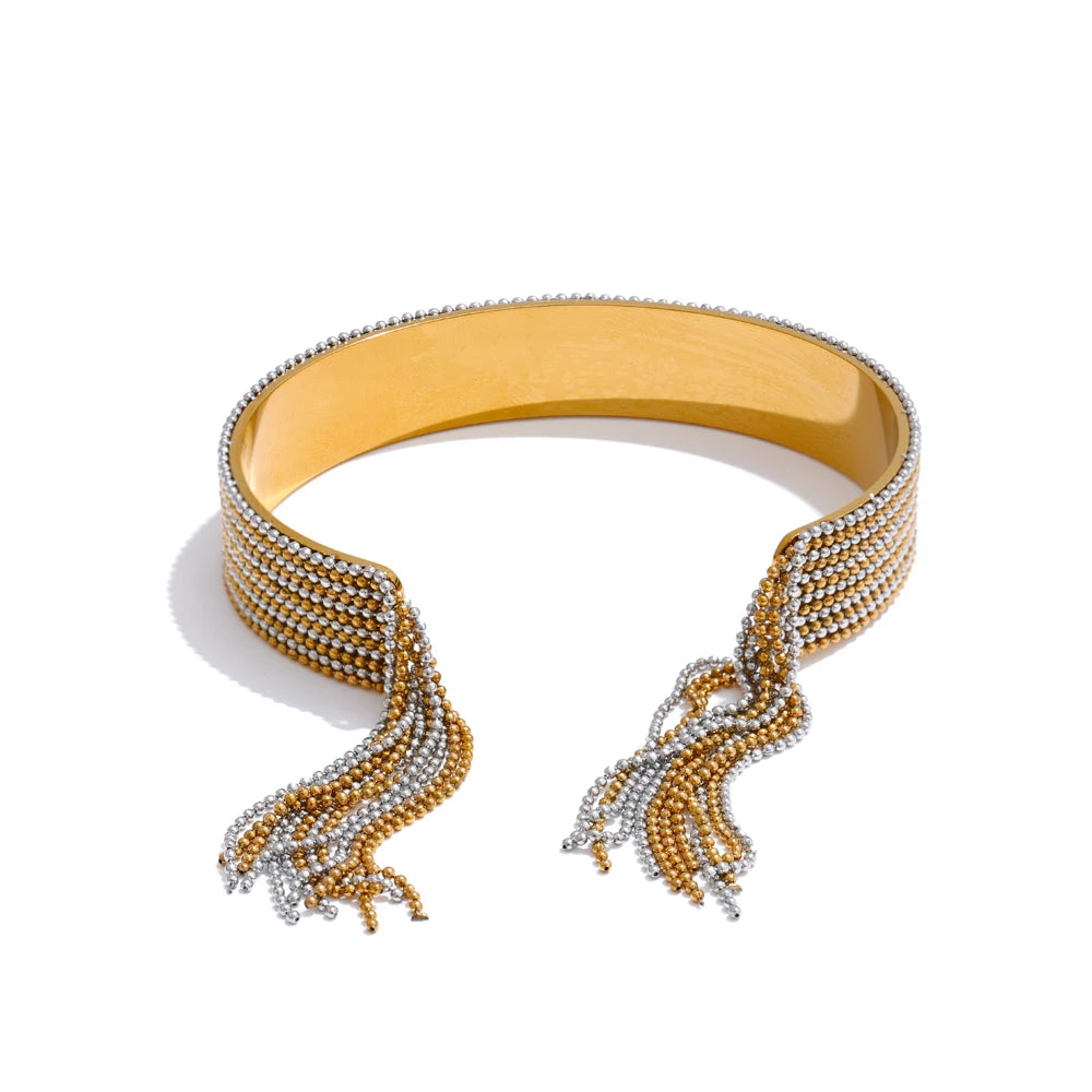 Geometric chain necklace in gold-plated stainless steel.