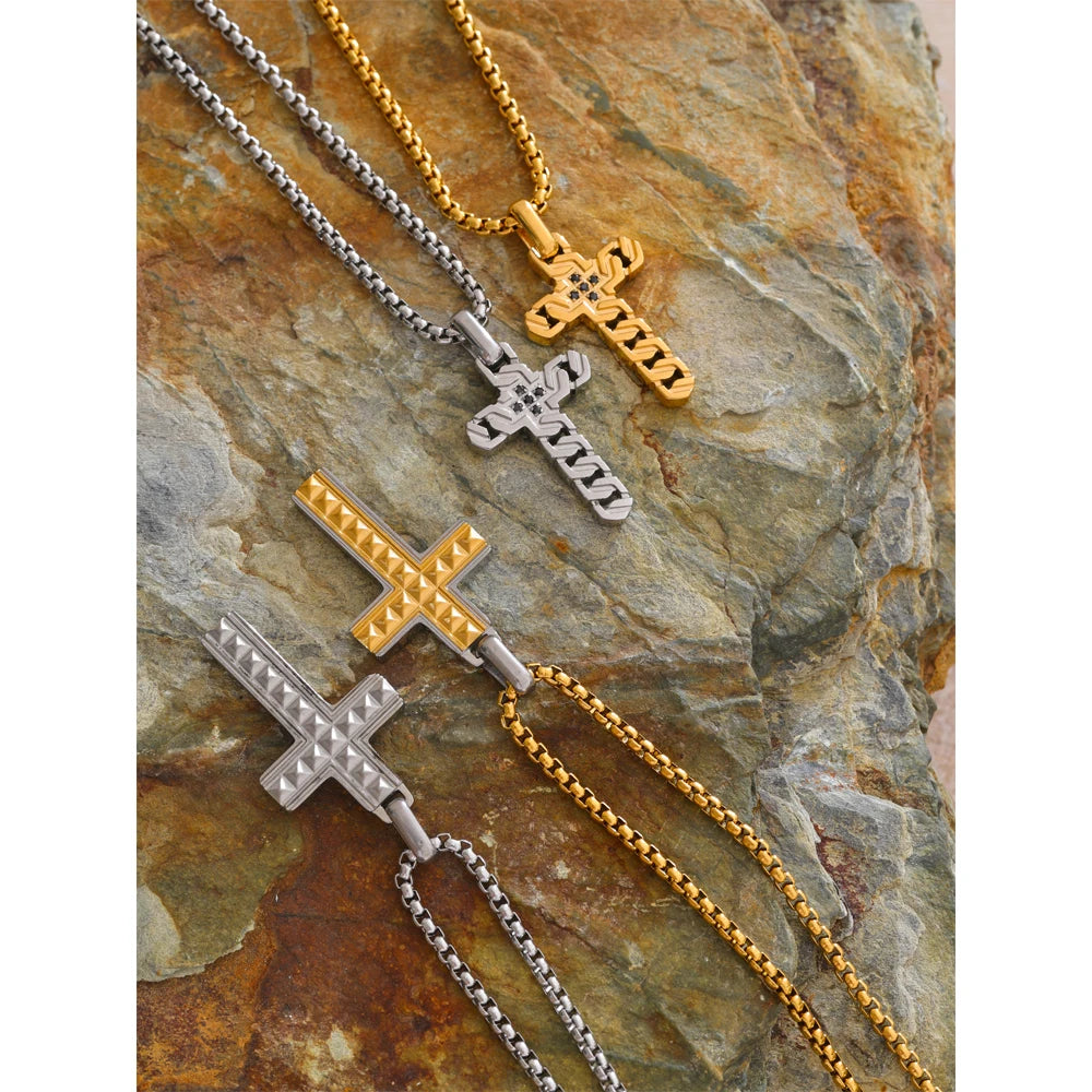 Cross necklace in gold-plated stainless steel.