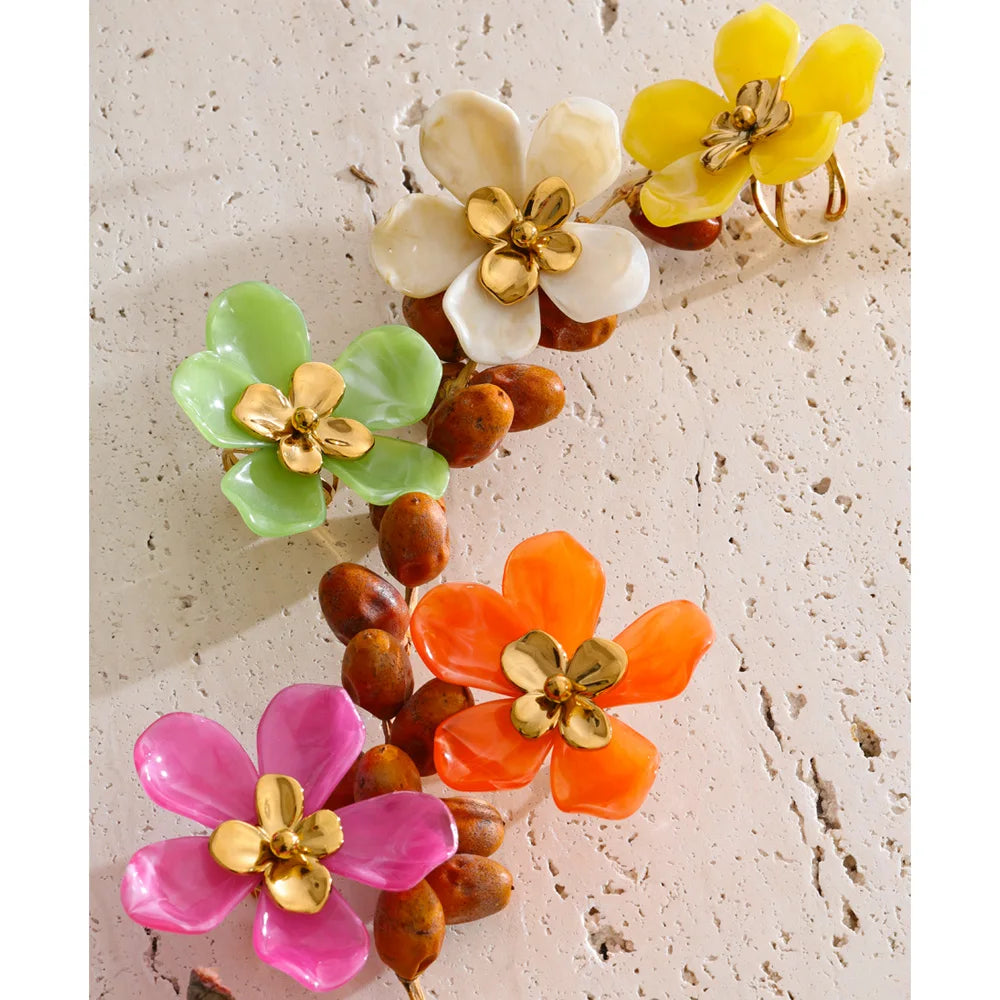 Resin flower ring in 18K gold-plated stainless steel with resin.