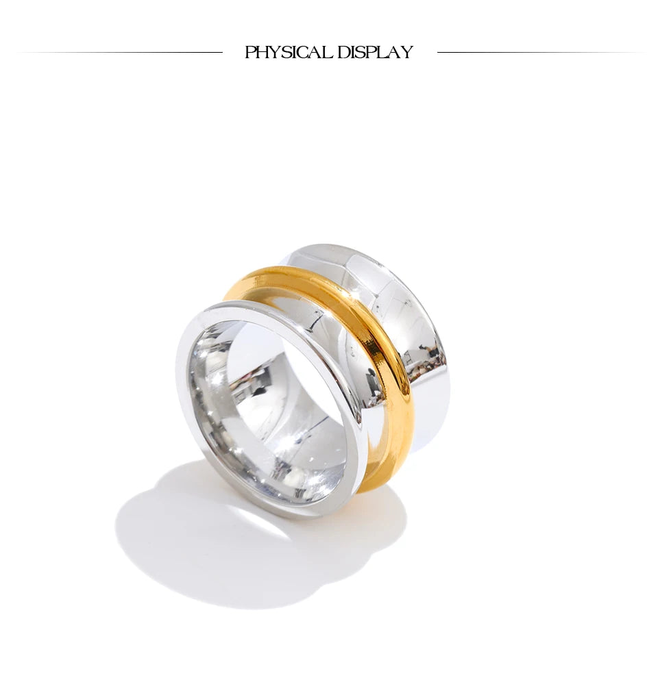 Minimalist geometric ring in 18K gold-plated stainless steel.