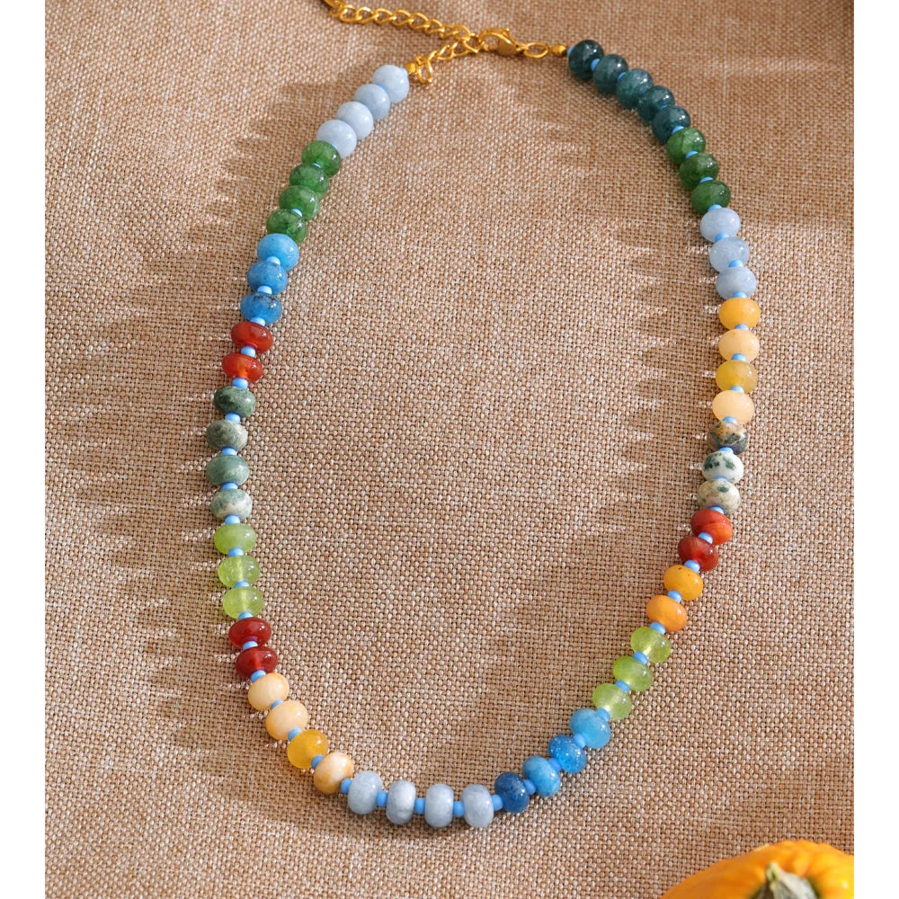Natural stone beaded geometric necklace in gold-plated stainless steel with natural stone.