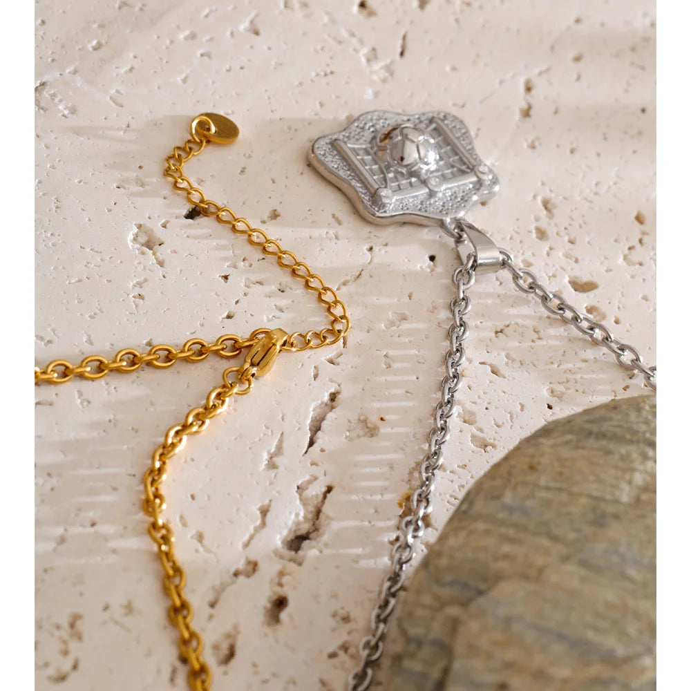 Geometric necklace in gold-plated 316L stainless steel.