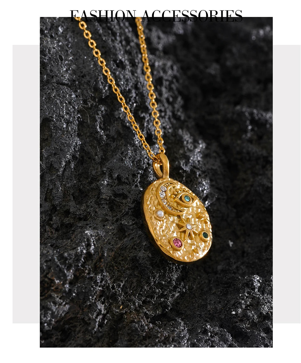Cubic zirconia star moon necklace in gold-plated stainless steel with cubic zirconia.