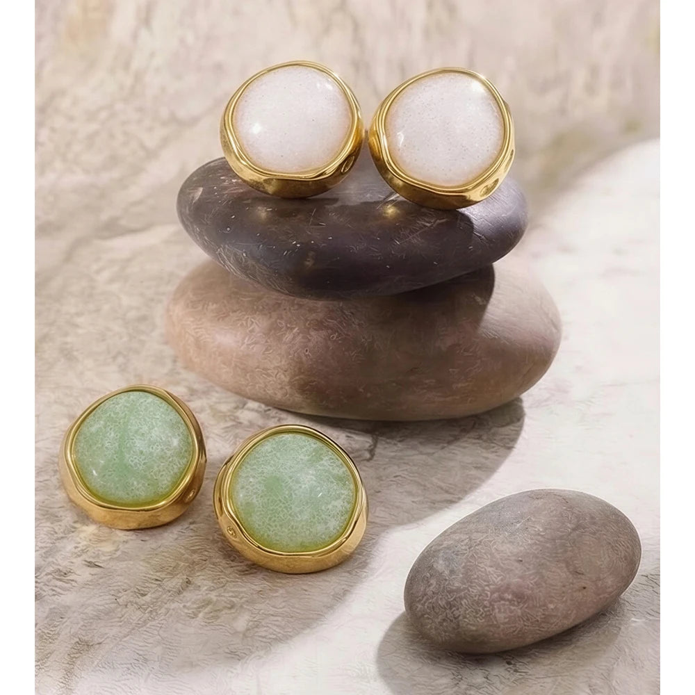 White resin acrylic earrings in gold-plated stainless steel with resin and acrylic.