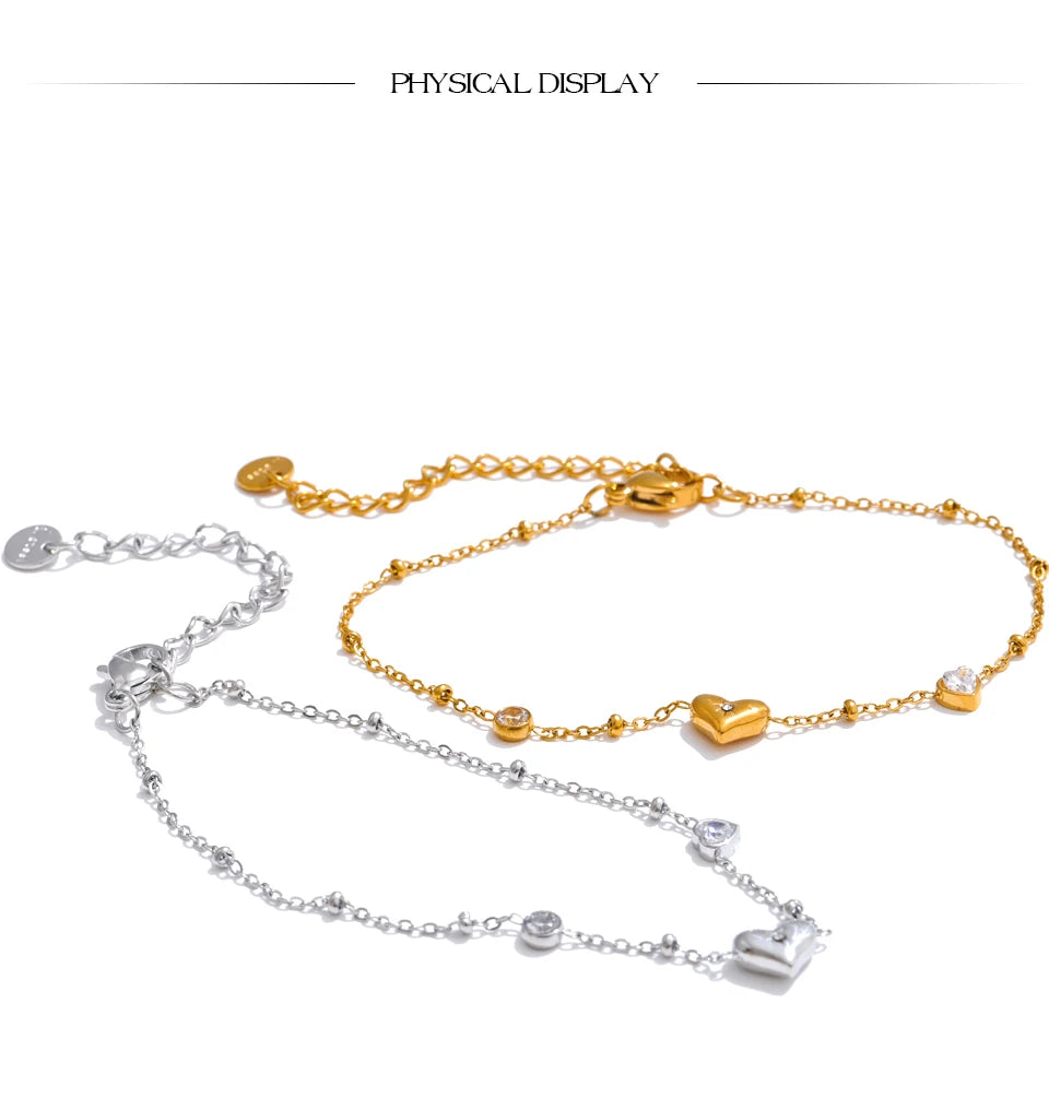 Cubic zirconia heart chain necklace in gold-plated stainless steel with cubic zirconia.