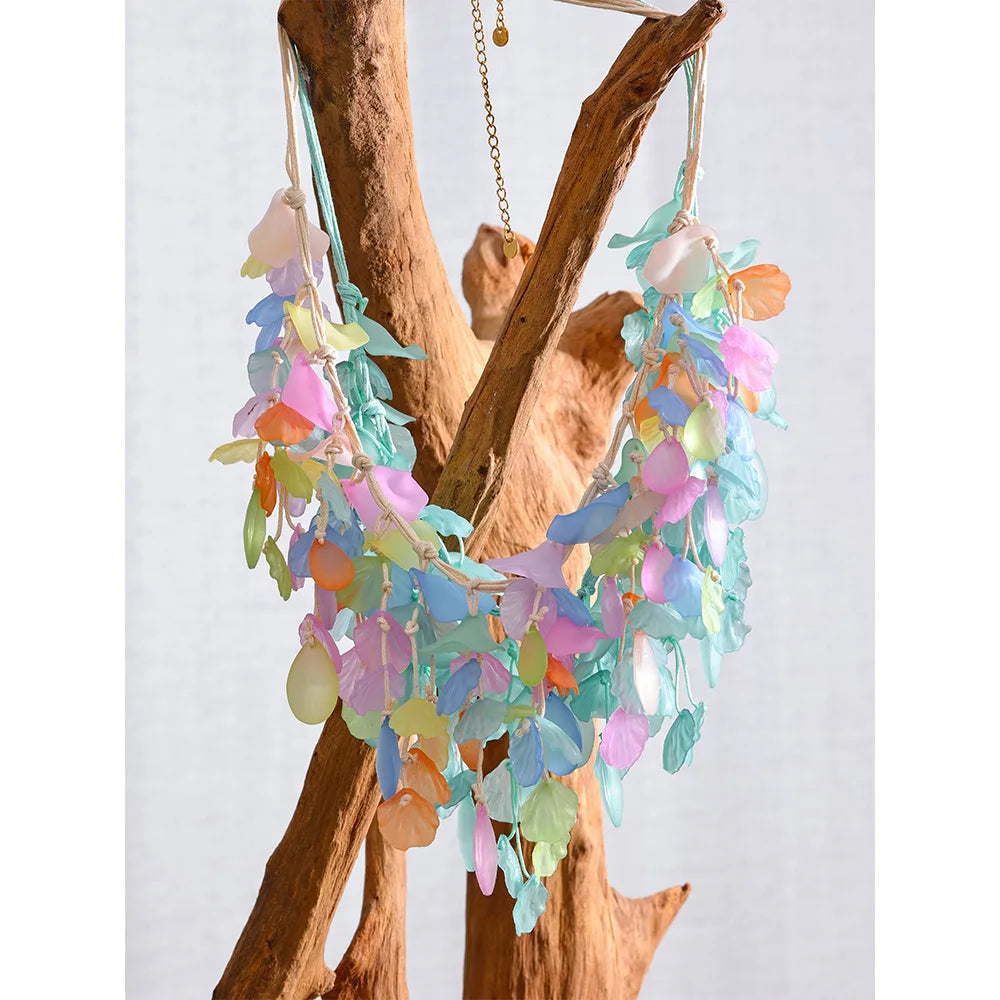 Resin multi-color y2k necklace in gold-plated stainless steel with resin.