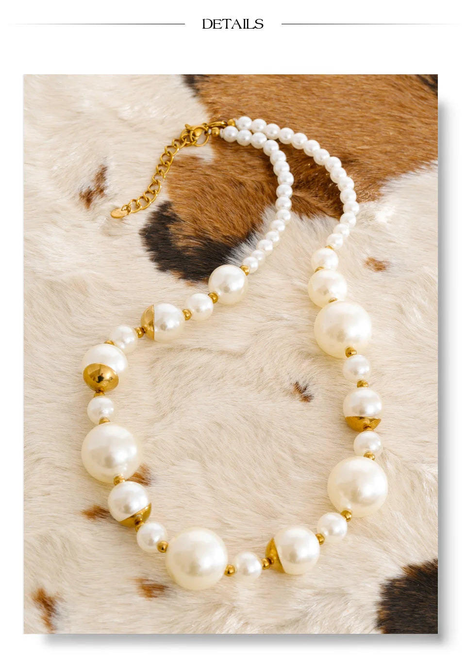 Pearl resin acrylic necklace in gold-plated stainless steel with pearl and resin.