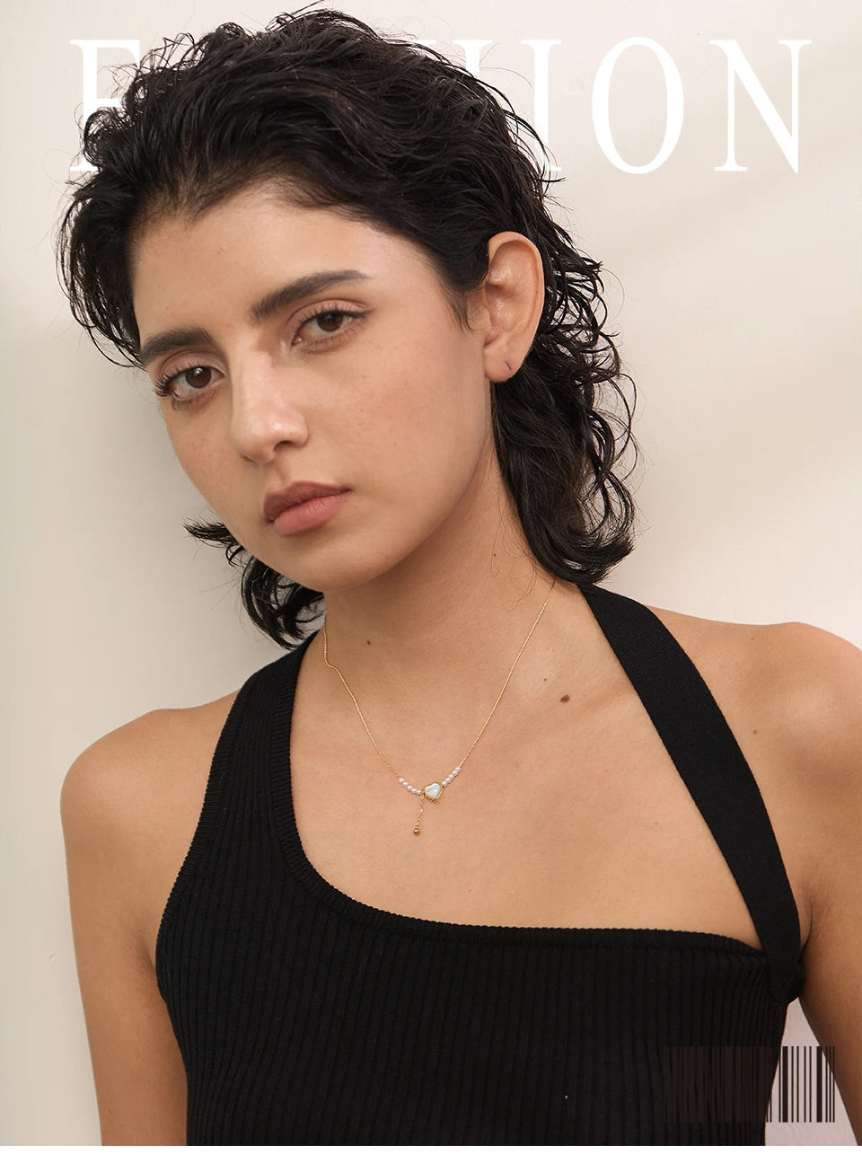 Pearl natural stone heart necklace in gold-plated stainless steel with pearl and natural stone.