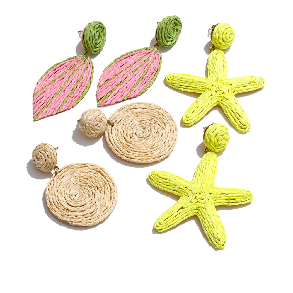 Earrings made of gold-plated stainless steel featuring a pink flower design.