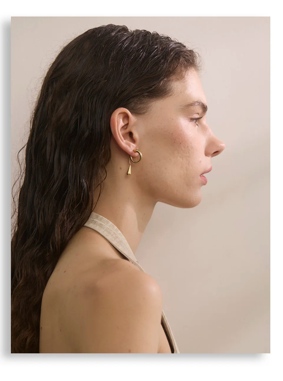 Geometric chain earrings in gold-plated stainless steel.
